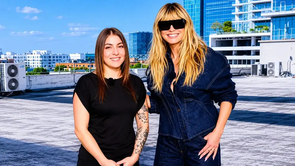 Germany’s Next Top Model Halbfinale: Big Shocks Revealed 3 Germany&Amp;Apos;S Next Top Model Contestants And Host During A Rooftop Moment In The Germany&Amp;Apos;S Next Top Model Halbfinale